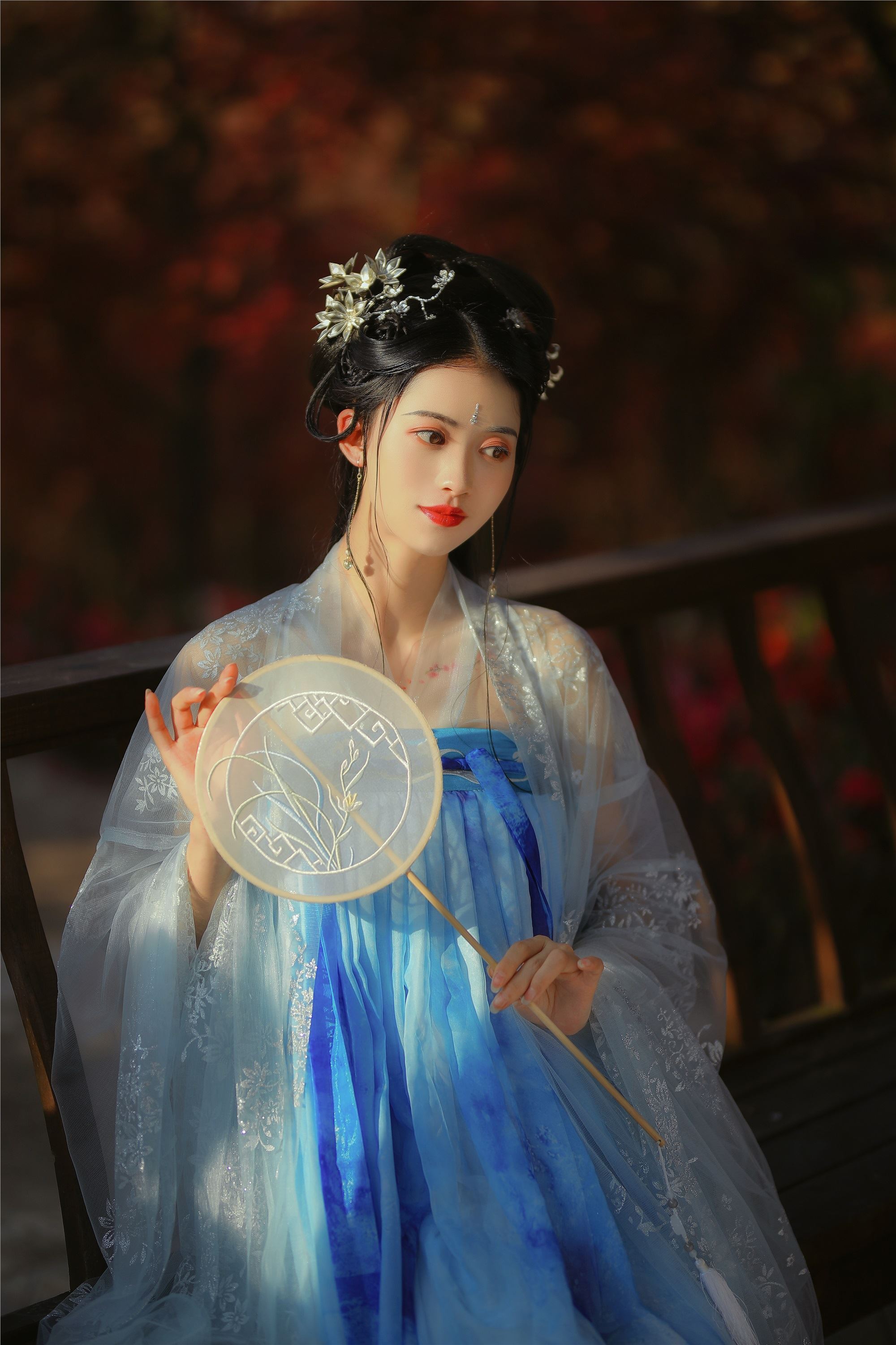 YITUYU艺图语 2021.08.23 秋枫萧瑟 吉祥祥